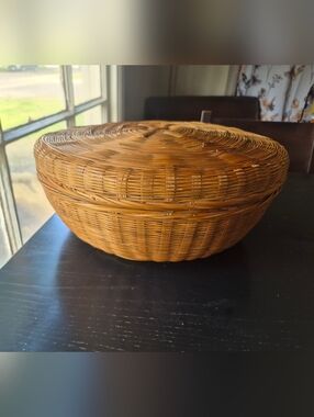Large Vintage Natural Woven Basket with Lid 12"
